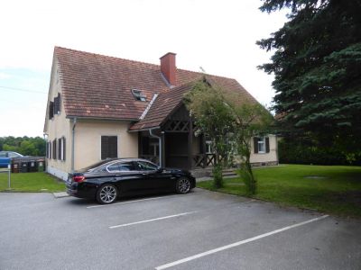 Solides Anlageobjekt - Wohnhaus mit vier Wohneinheiten und Ausbaupotential, Baulagerplatz mit Lagerhallen und Reserven