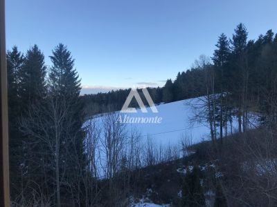 Malerisch gelegen, mit Wald- und Wiesenblick, in Streusiedlung