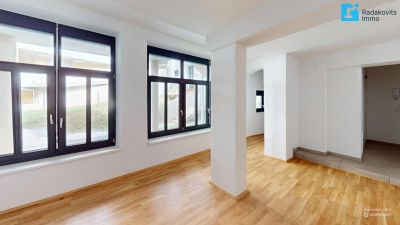 Moderne Erdgeschosswohnung mit eleganter Fensterfront