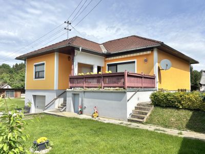 ** SCHICKER LANDTRAUM **  Gepflegter Bungalow in Ruhelage mit ca. 4.500 m2 arrondiertem Eigengrund !!