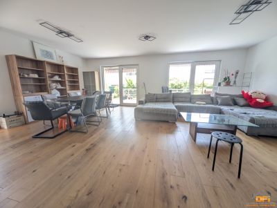 ZWEITBEZUG: Hochwertig ausgestattetes 9-Zimmer Reihenhaus mit TOP-Ausstattung und 2 Stellplätzen