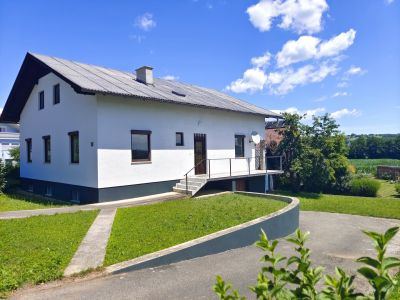 Natur trifft Lebensqualität in Thermenregion! Gemütliches Einfamilienhaus in sonniger Ruhelage mit traumhaftem Ausblick
