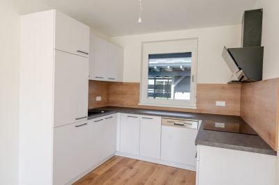 Exklusives Reihenhaus mit Terrasse & Carport – Wohnen im Grünen