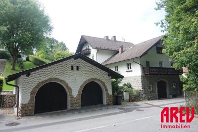 Ein- bzw. Zweifamilienwohnhaus in Aussichtslage mit schönem Garten