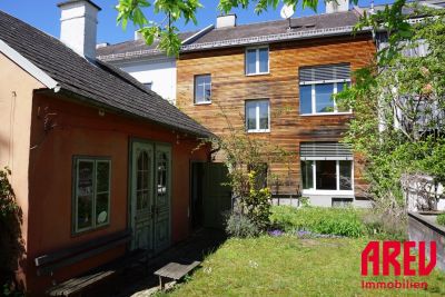 Wohn- oder Bürohaus in bester Stadtlage samt Garten und eigener Parkfläche