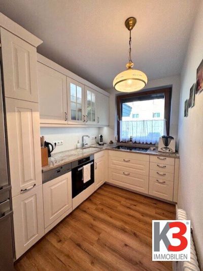 K3 - Äußerst gepflegte, schöne 3-Zimmerwohnung mit südwestlich ausgerichteter Loggia! Parkplatz vorm Haus! - NEUE KÜCHE!