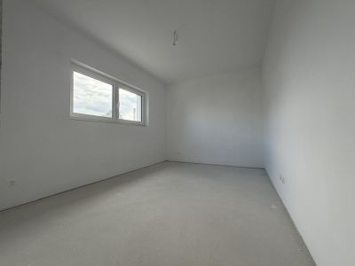 Sonnige Wohnung mit großer Terrasse u. Parkplatz.