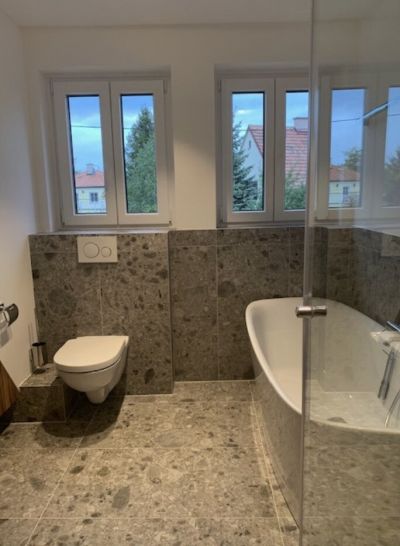 Ruhiges, gelegenes Einfamilienhaus mit gepflegtem Garten und Garage nähe U Bahn StationLEOPOLDAU