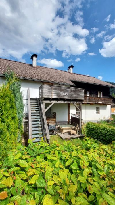 Eigentumswohnung mit großer westseitiger Terrasse und ostseitigem Balkon, Garten, Garage u. Parkplätze