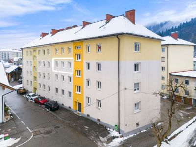 moderne 4-Zimmer Wohnung mit Balkon - WG geeignet