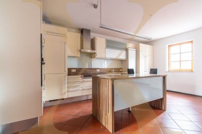 Schönes Stadthaus mit eigenem Garten - mitten im Herzen der Stadt Linz.