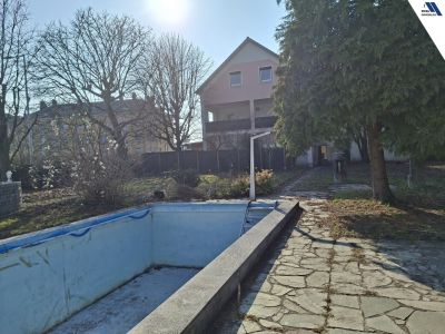 TRAUN: Gepflegtes 4-Zi. Einfamilienhaus in Traun mit Gartennutzung, Garage, Terrasse und Pool zu mieten!