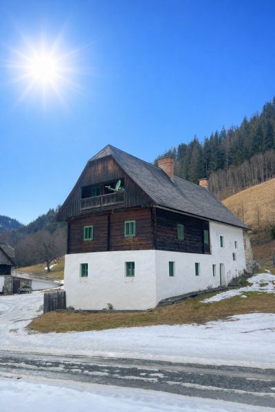 Uriges, schön saniertes Bauernhaus in sonniger Alleinlage