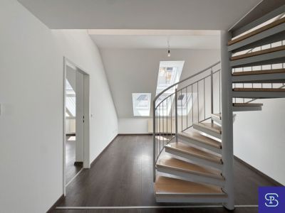 Provisionsfrei: Unbefristete 103m² DG-Wohnung + Terrasse beim Naschmarkt - 1040 Wien