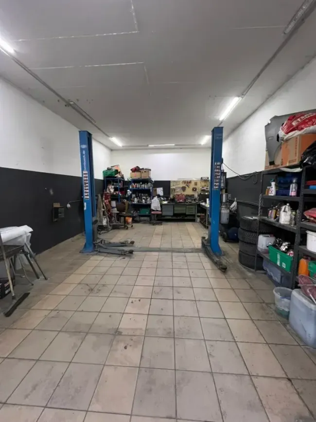 PROVISIONSFREI!!! Große Halle, Werkstatt, Lager 40m² mit Hebebühne N17 - Titelbild