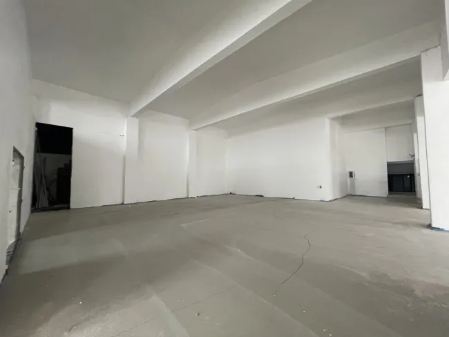 Helle PROVISIONSFREIE Gewerbehalle mit Verkaufsraumcharakter in 2601 Sollenau bald zu vermieten - Bild
