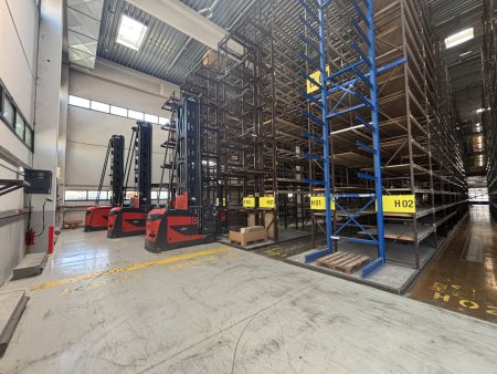 Modernes Hochregallager (12 m) mit Fördertechnik & Top-Infrastruktur