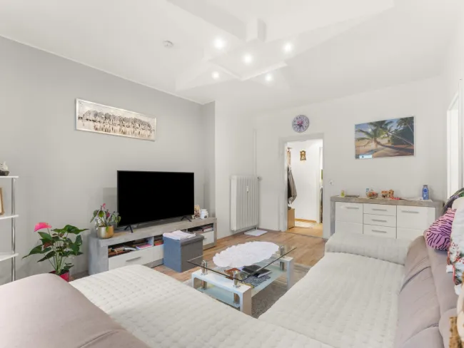 moderne 4-Zimmer Wohnung mit Balkon - WG geeignet - Titelbild