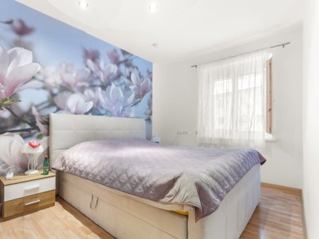 moderne 4-Zimmer Wohnung mit Balkon - WG geeignet