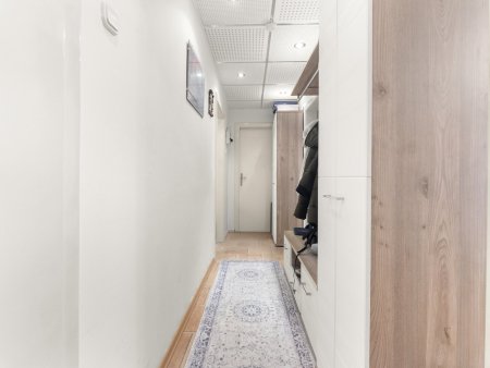 moderne 4-Zimmer Wohnung mit Balkon - WG geeignet