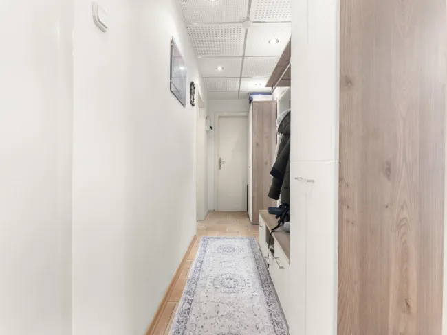 moderne 4-Zimmer Wohnung mit Balkon - WG geeignet - Bild