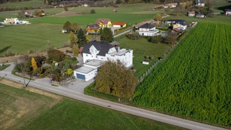 modernes Doppelhaus: ideal für Familien oder Generationenwohnen