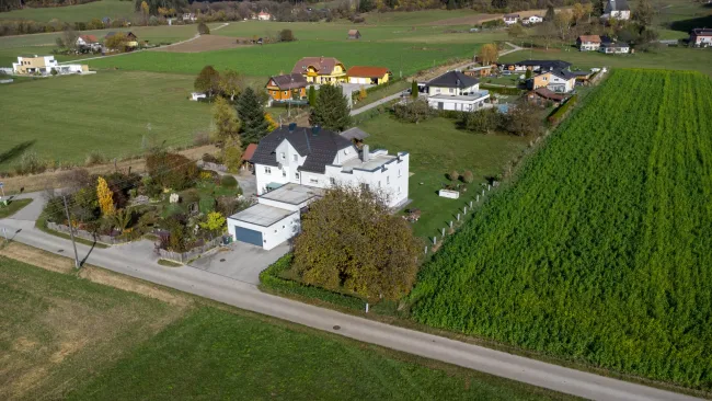 modernes Doppelhaus: ideal für Familien oder Generationenwohnen - Bild