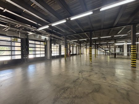 Industrie- & Produktionshalle | beheizt | 10 LKW-Rampen | mit Büro