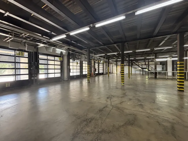 Industrie- & Produktionshalle | beheizt | 10 LKW-Rampen | mit Büro - Titelbild