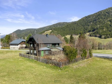 Sanieren & Vermieten: Haus mit Entwicklungschance in Gnesau