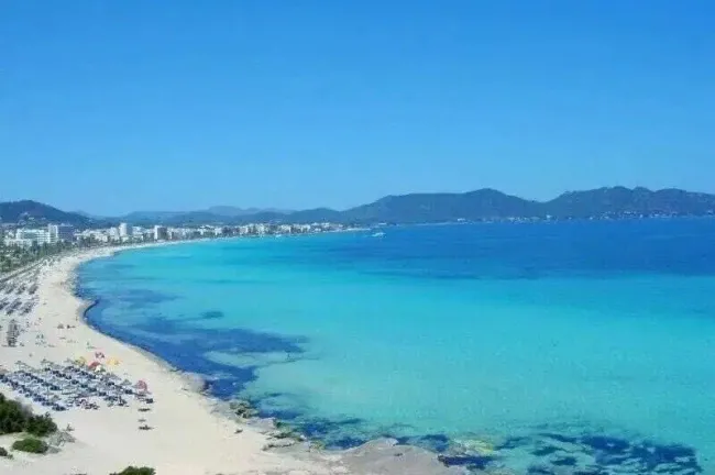 Strandnahe Meerblick Wohnung mit 3 Schlafzimmer und Mega- Terrasse / Renovierungsbedürftig - Titelbild