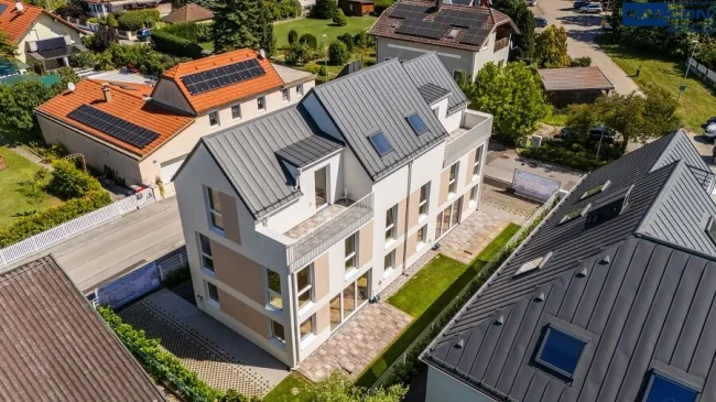 Schlüsselfertige 148m² Traumwohnung mit Eigengarten | Ziegelmassiv-Bauweise | KFZ-Stellplätze + Lademöglichkeit E-Autos | PROVISIONSFREI - Bild