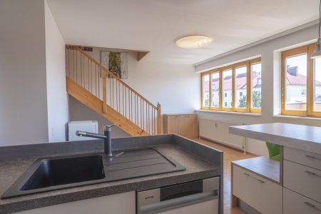 Klimatisierte DG-Maisonette in Altstadlau mit kleinem Stehbalkon