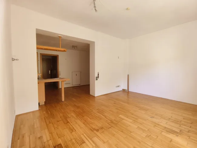 Wohnung mit Einbauküche direkt am Europaplatz - Bild