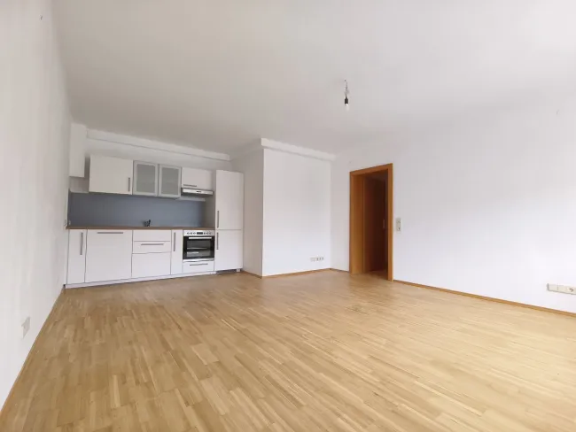 Wohnung mit Einbauküche direkt am Europaplatz - Titelbild