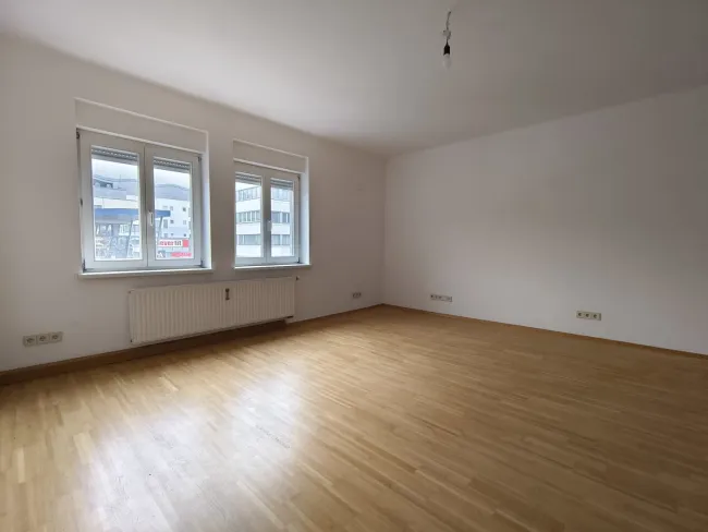 Wohnung mit Einbauküche direkt am Europaplatz - Bild