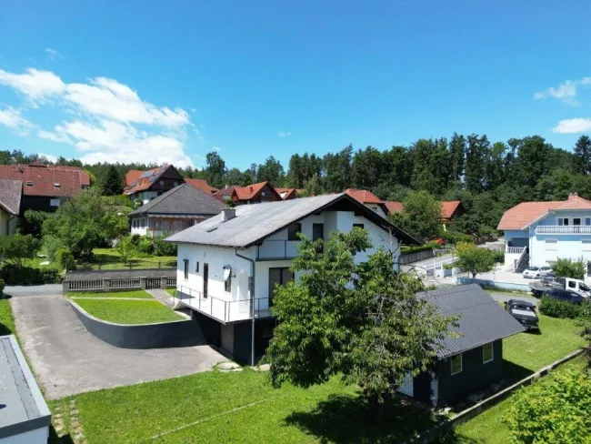 Gemütliches Einfamilienhaus in sonniger Thermenregion und Ruhelage mit traumhaftem Ausblick und großem Gartenhaus - Titelbild