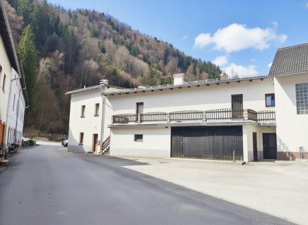 MASSIVE REDUZIERUNG! Mehrfamilienhaus mit großer Terrasse - schönem Garten - Garage - Nähe Grüner See