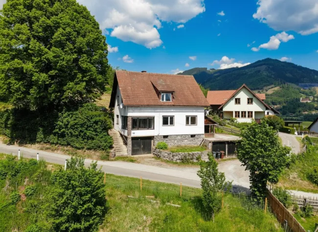 Einfamilienhaus mit Garagen & traumhaftem Ausblick in Oberaich - Titelbild
