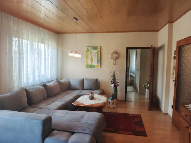 Wohnzimmer (zus. Zimmer) OG