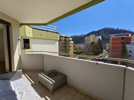Sonnige 4-Zimmer-Wohnung mit Balkon, Kamin & Tiefgaragenplatz