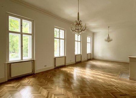 Geschmackvoll sanierte Altwiener Villa mit Biedermeiergarten Nähe Rudolfinerhaus !