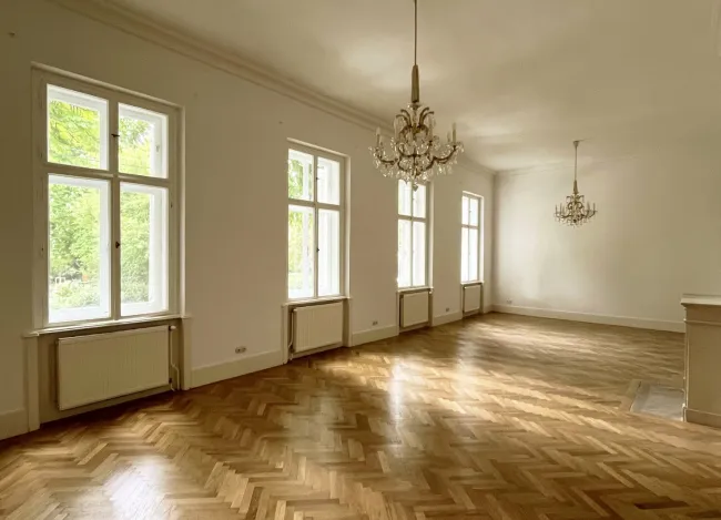 Geschmackvoll sanierte Altwiener Villa mit Biedermeiergarten Nähe Rudolfinerhaus ! - Titelbild