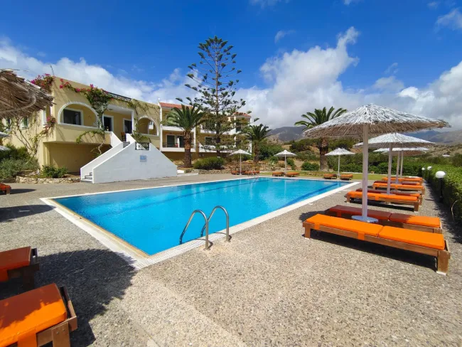 ** NEUER PREIS ** Karpathos - Hotel mit 25 Doppelzimmern in ruhiger Lage mit Meerblick - Titelbild