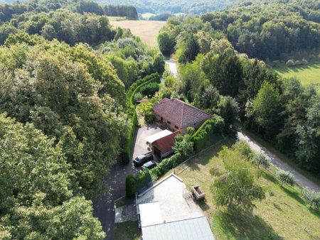 Sonnendurchflutetes Landhaus in absoluter Ruhelage mit herrlicher Aussicht und Charme