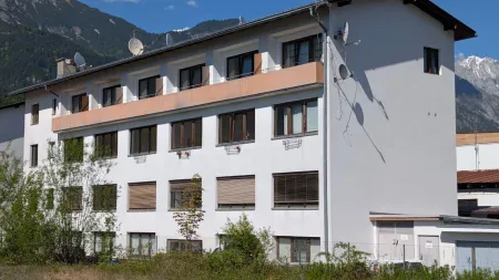 Ideal für Anleger und Firmen!! Es gibt ein Gewerbeobjekt mit 5 Garconnieren und einer 2 Zimmerwohnung in Innsbruck zu erwerben.
