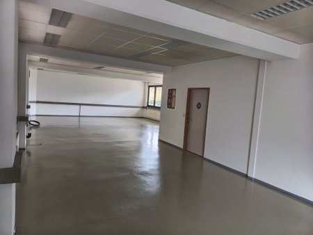 Ideal für Anleger und Firmen!! Es gibt ein Gewerbeobjekt mit 5 Garconnieren und einer 2 Zimmerwohnung in Innsbruck zu erwerben.