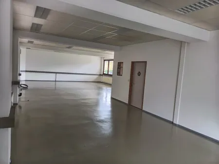 Ideal für Anleger und Firmen!! Es gibt ein Gewerbeobjekt mit 5 Garconnieren und einer 2 Zimmerwohnung in Innsbruck zu erwerben.
