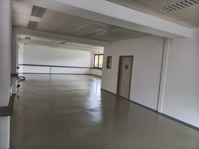 Ideal für Anleger und Firmen!! Es gibt ein Gewerbeobjekt mit 5 Garconnieren und einer 2 Zimmerwohnung in Innsbruck zu erwerben. - Bild