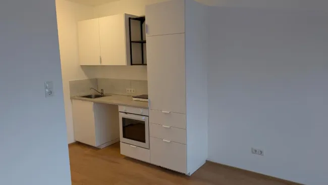 Ideal für Anleger und Firmen!! Es gibt ein Gewerbeobjekt mit 5 Garconnieren und einer 2 Zimmerwohnung in Innsbruck zu erwerben. - Bild